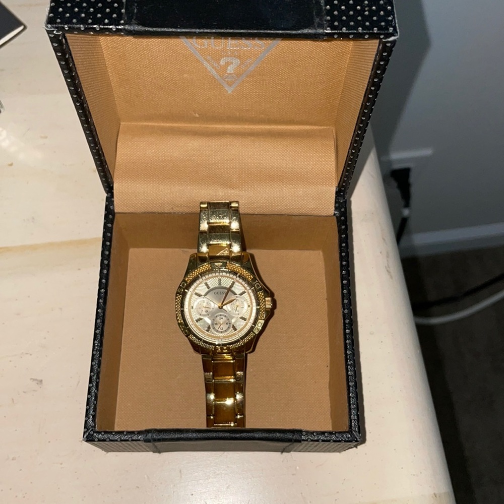 GUESS gold woman watch